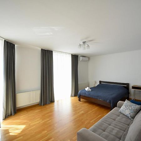 טרנופיל Cozy Apartment Next To The Park מראה חיצוני תמונה