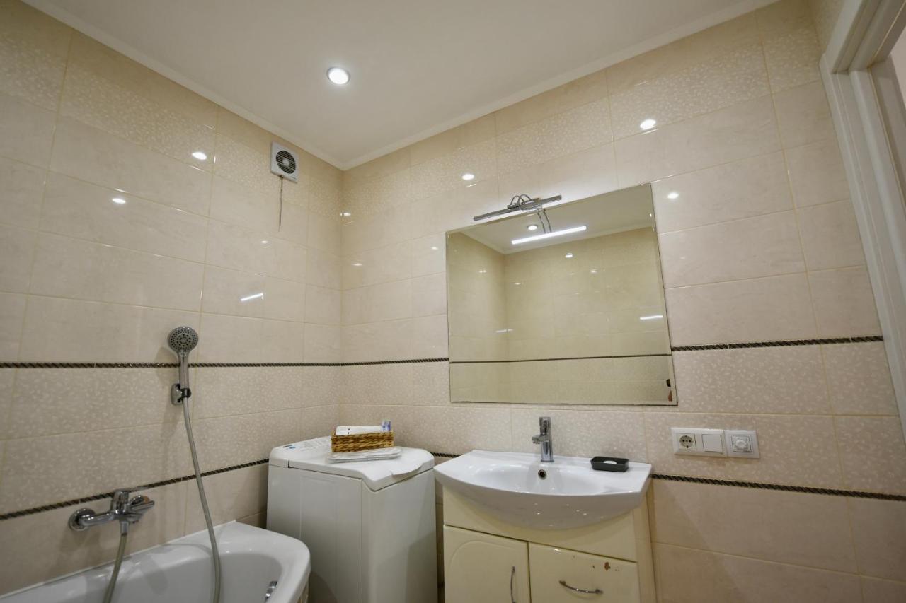 טרנופיל Cozy Apartment Next To The Park מראה חיצוני תמונה