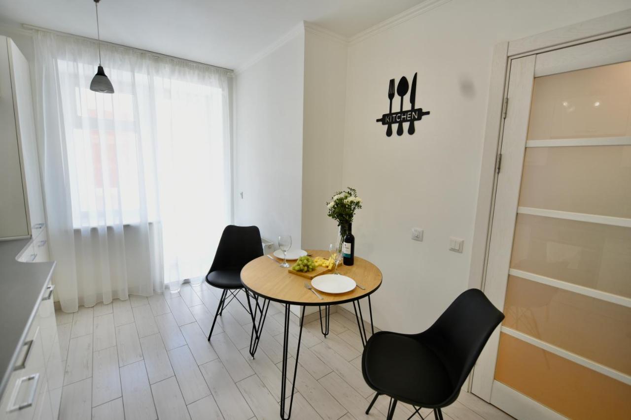 טרנופיל Cozy Apartment Next To The Park מראה חיצוני תמונה