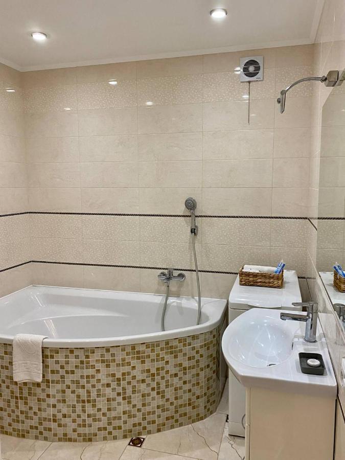 טרנופיל Cozy Apartment Next To The Park מראה חיצוני תמונה