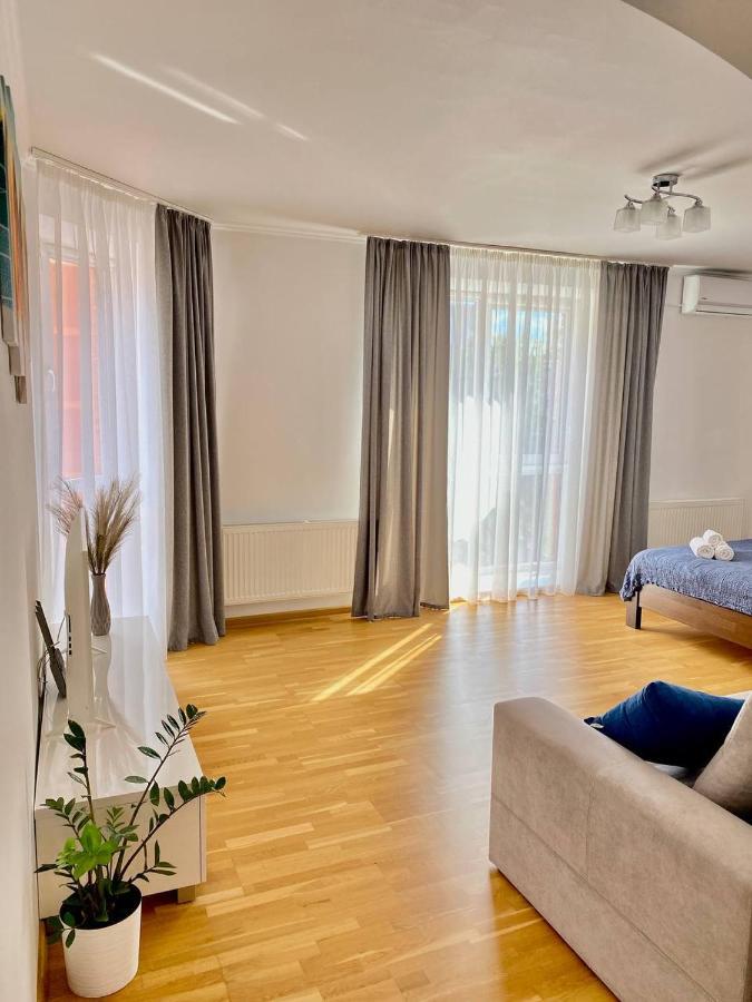 טרנופיל Cozy Apartment Next To The Park מראה חיצוני תמונה